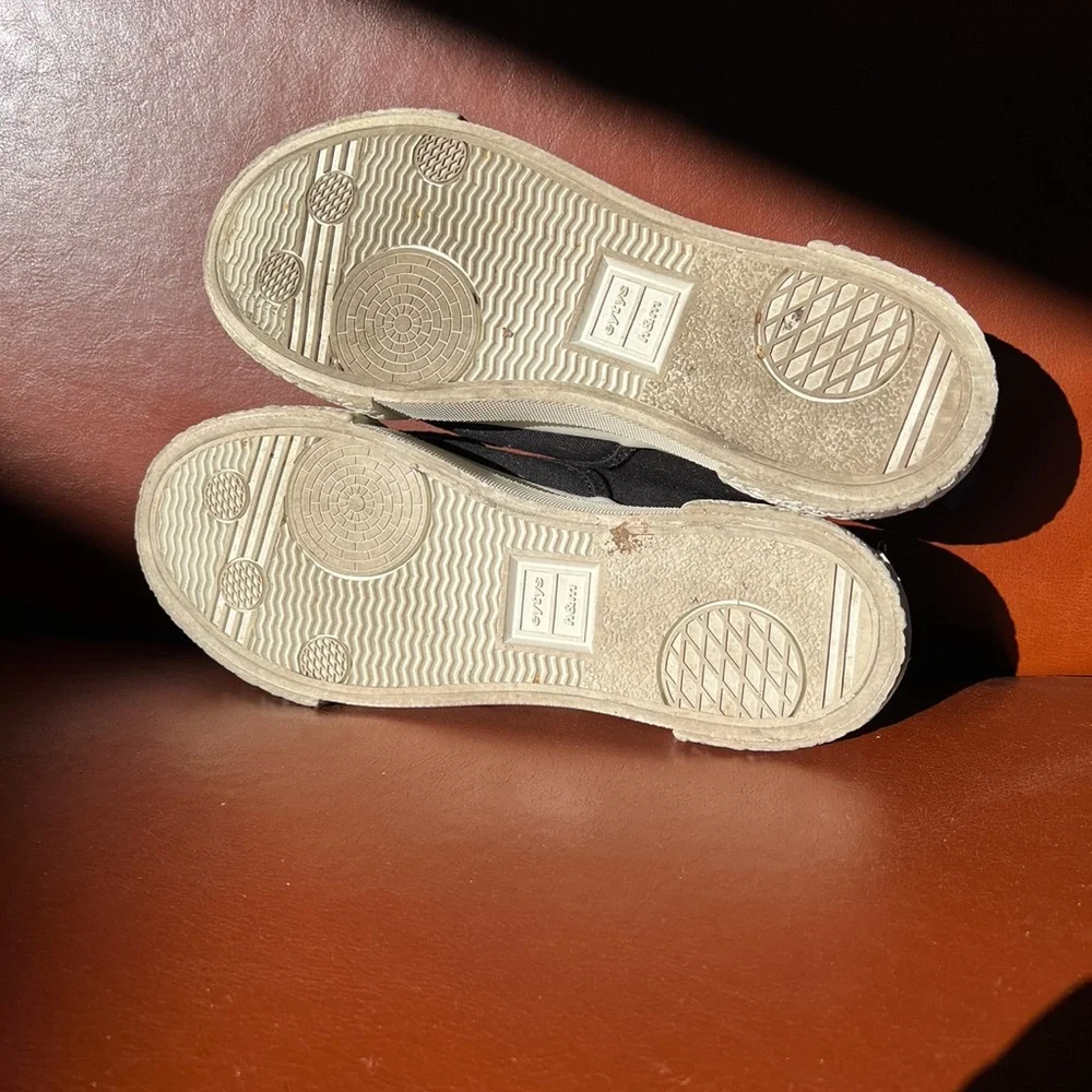 Shoe - Picture 7 of 10